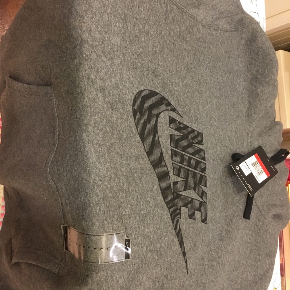 New Nike men’s sweatshirt large